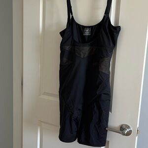 Cacique Open Bust Shaper 22/24 Lk New